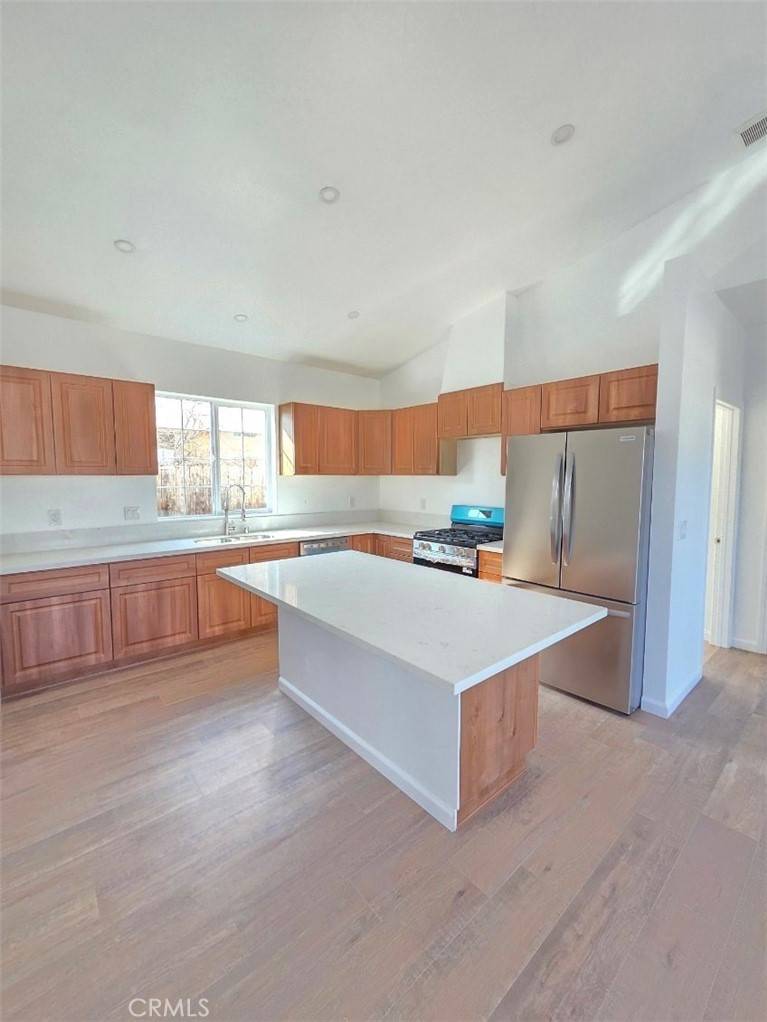 Downey, CA 90241,8431 Fontana St #A