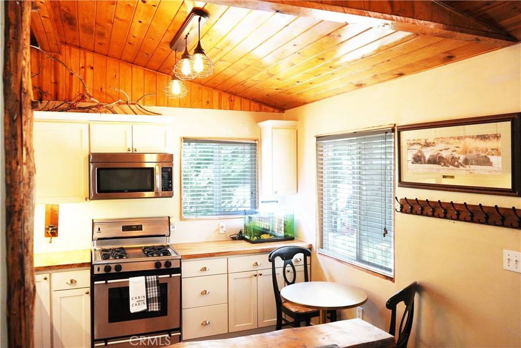 Sugarloaf, CA 92386,657 Moreno LN