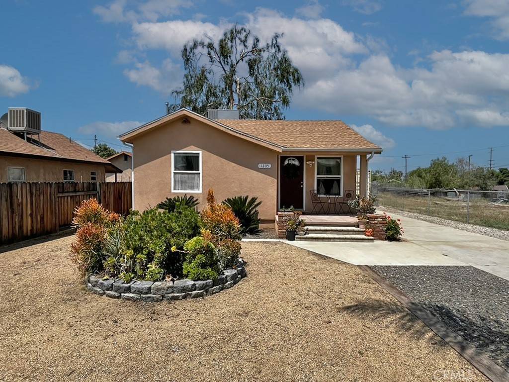 1205 Opal WAY, Mentone, CA 92359
