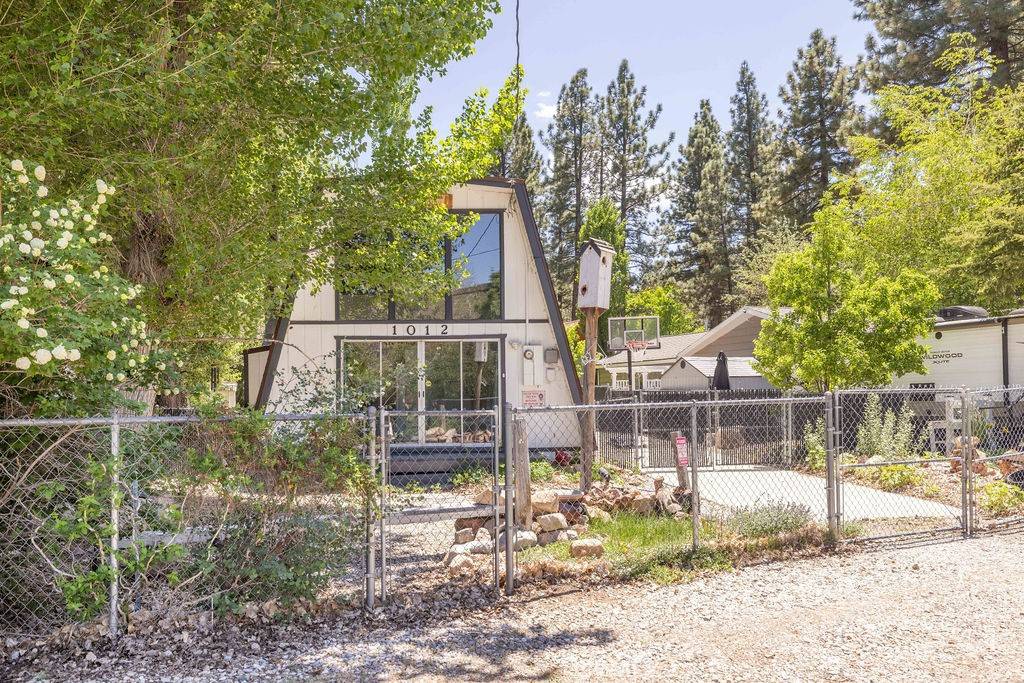 1012 E Fairway BLVD, Big Bear City, CA 92314