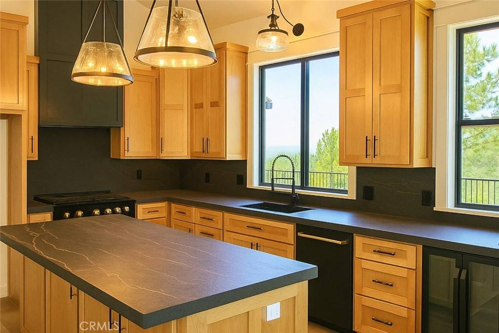 Lake Arrowhead, CA 92352,22603 Windward RD