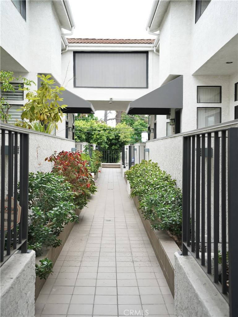 Sherman Oaks, CA 91423,14025 Riverside DR #3