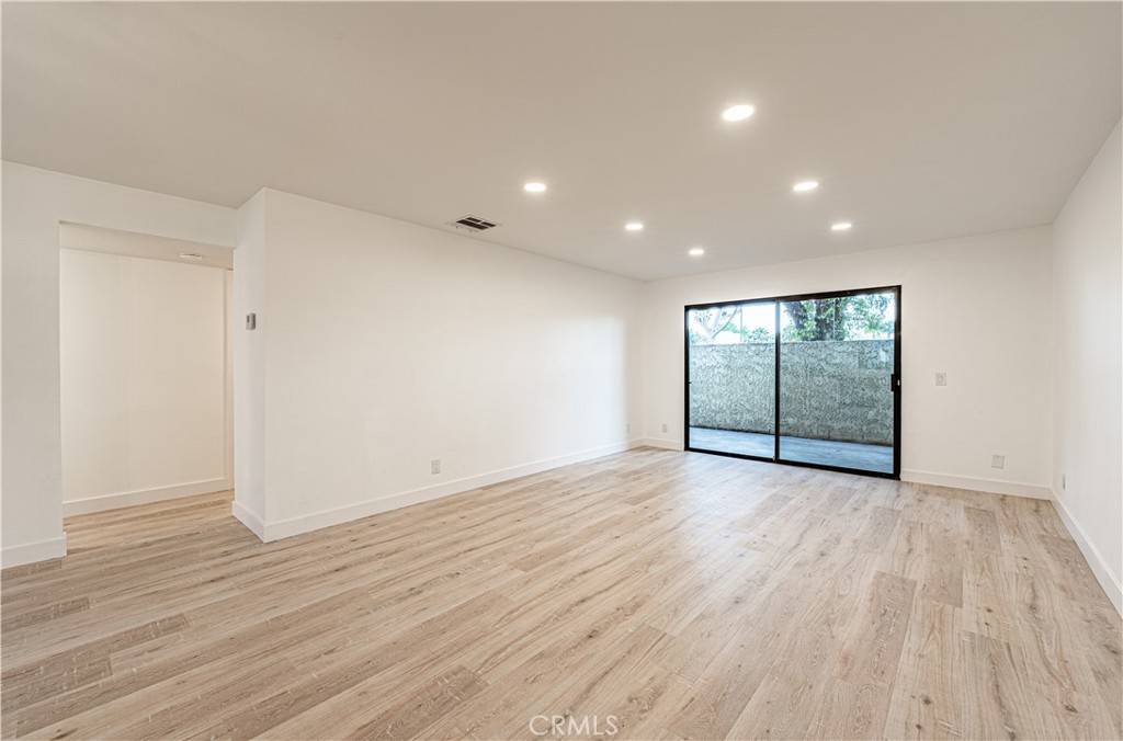 Santa Ana, CA 92701,611 W 1st ST #101