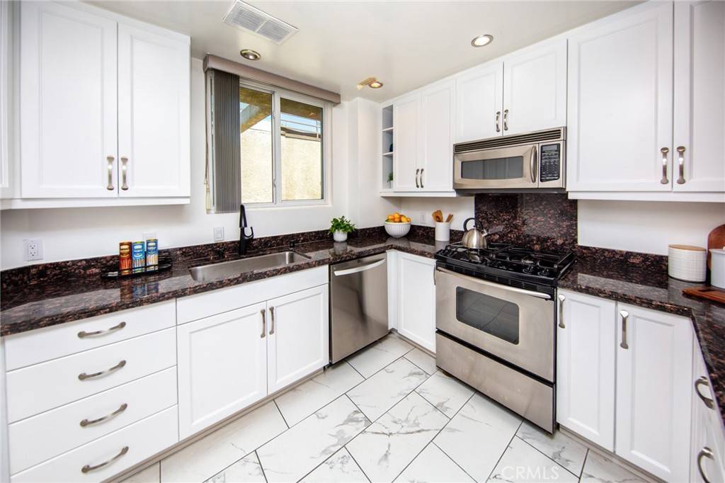 Los Angeles, CA 90049,11949 Goshen AVE #308