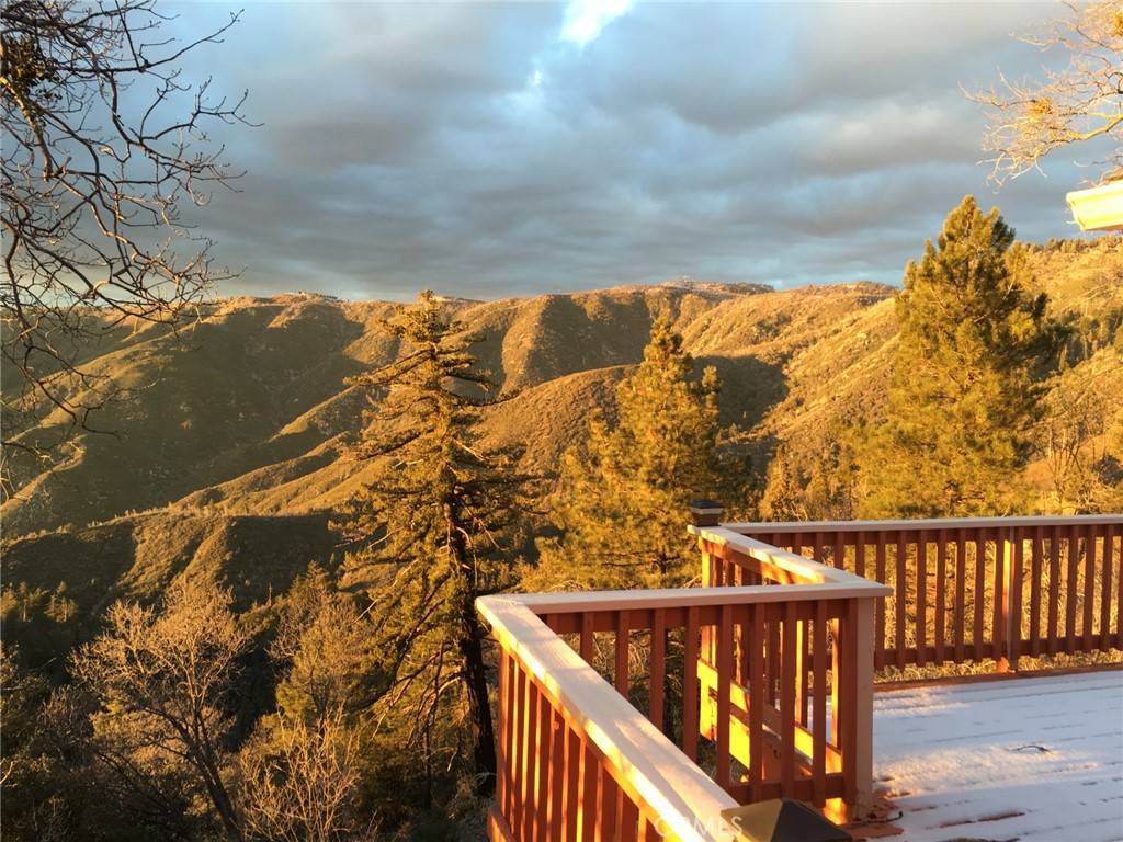 30400 Live Oak DR, Running Springs, CA 92382