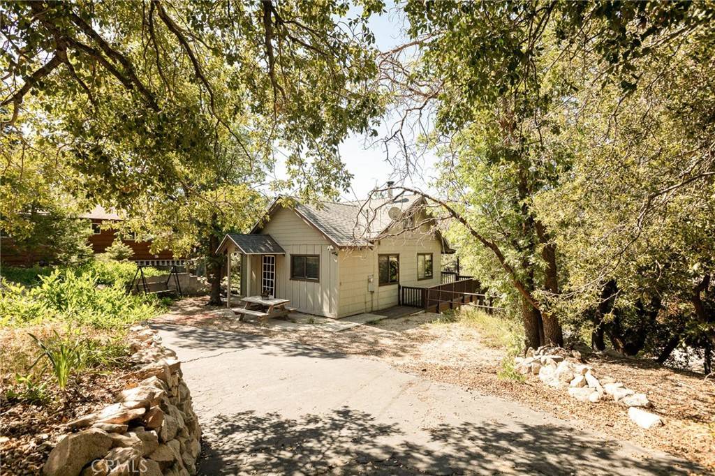 32953 Juniper LN, Green Valley Lake, CA 92341