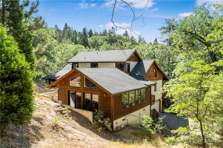 77 Park DR, Running Springs, CA 92382
