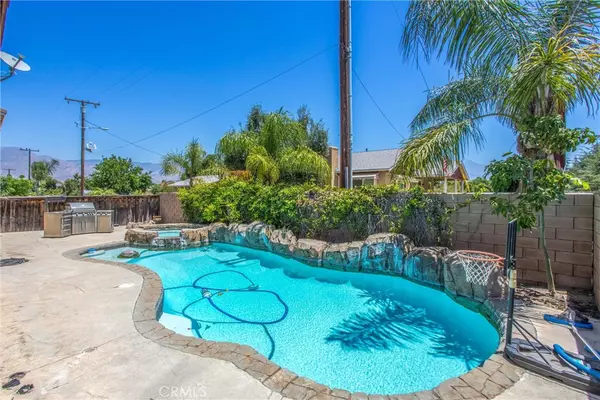Redlands, CA 92374,1802 Pummelo DR