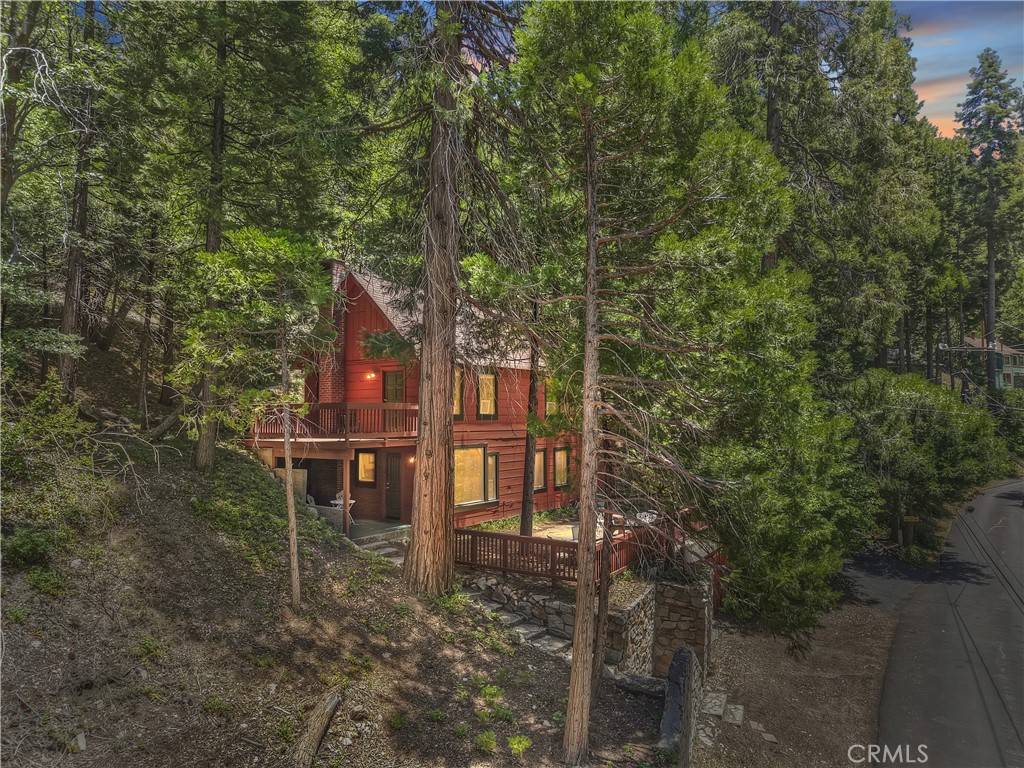 425 Blue Jay Canyon RD, Blue Jay, CA 92317