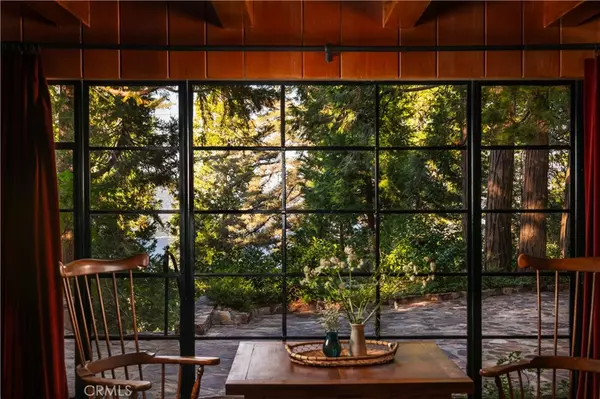Lake Arrowhead, CA 92352,324 Summit DR