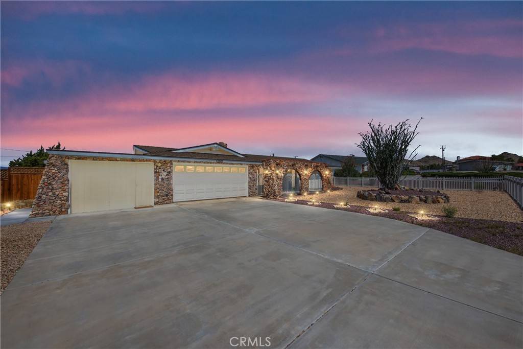 16048 Wintun RD, Apple Valley, CA 92307