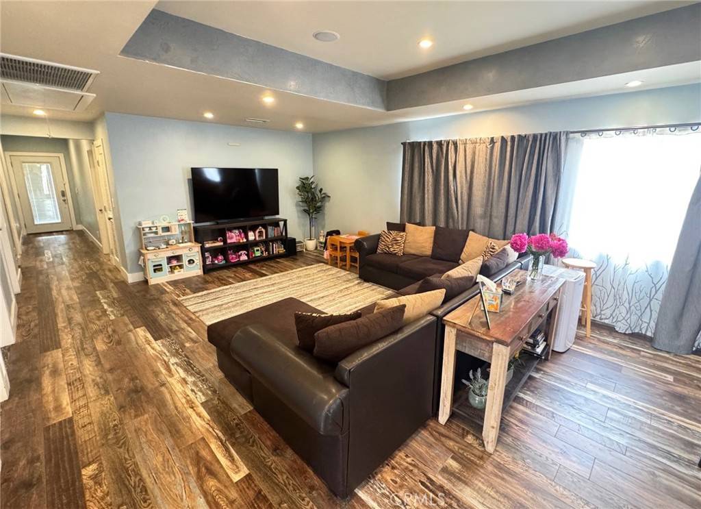Fullerton, CA 92833,2404 W Oak AVE