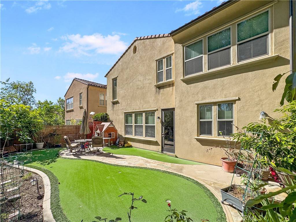 Irvine, CA 92618,22 Pawprint