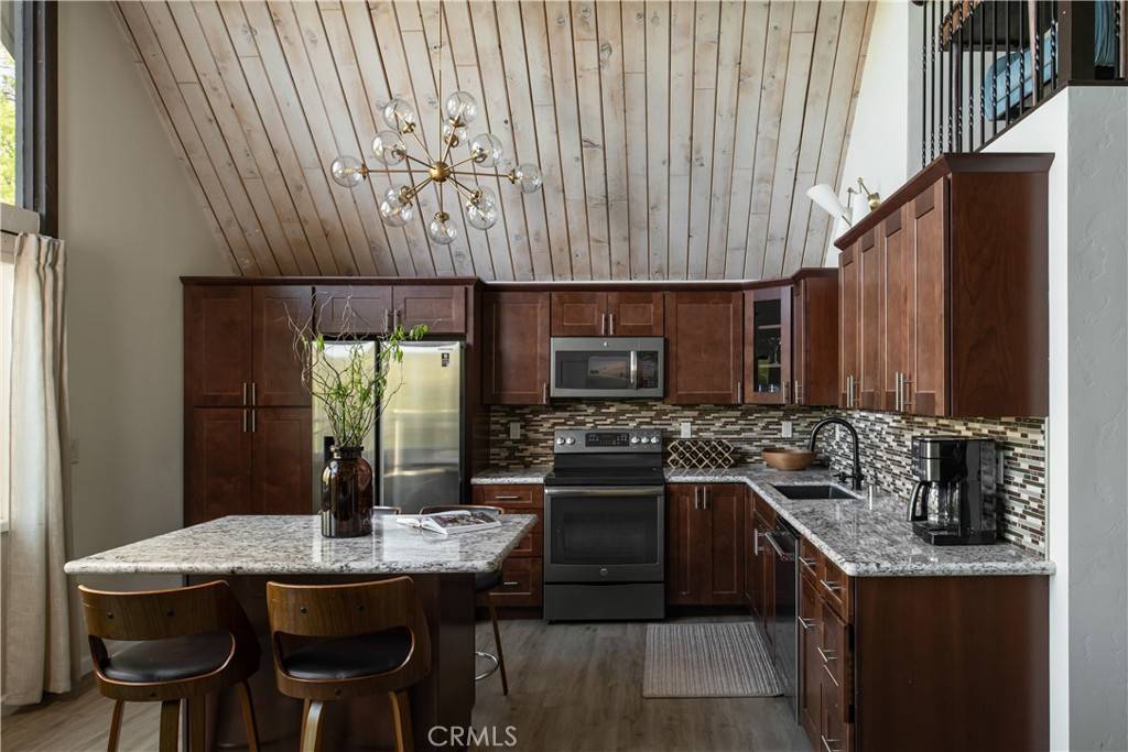 Lake Arrowhead, CA 92352,832 Rhine RD