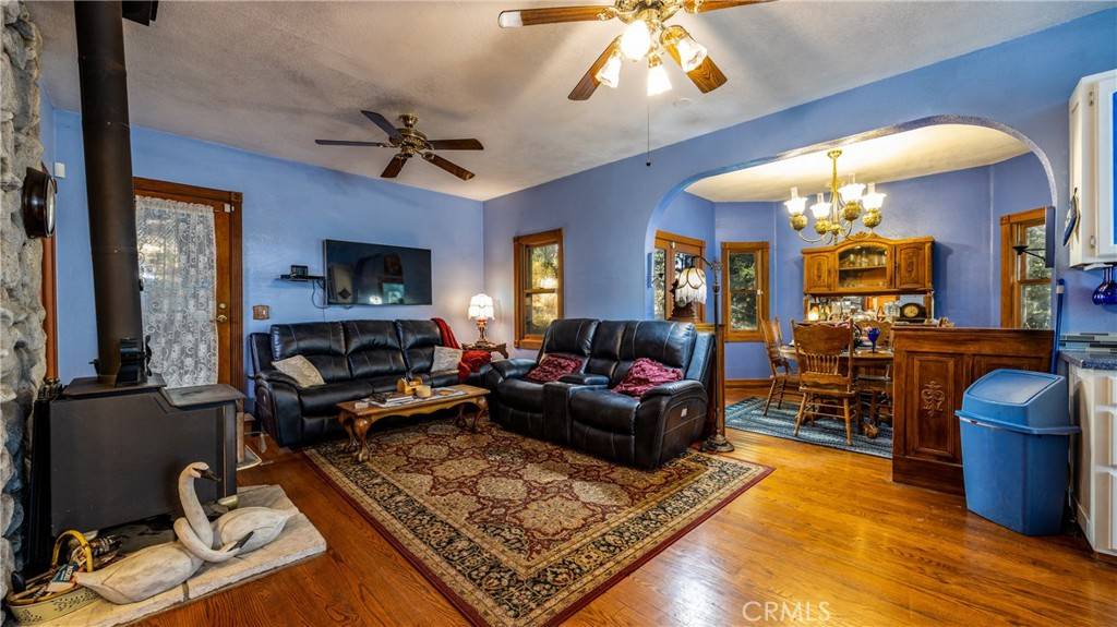 Crestline, CA 92325,24083 Cresta DR