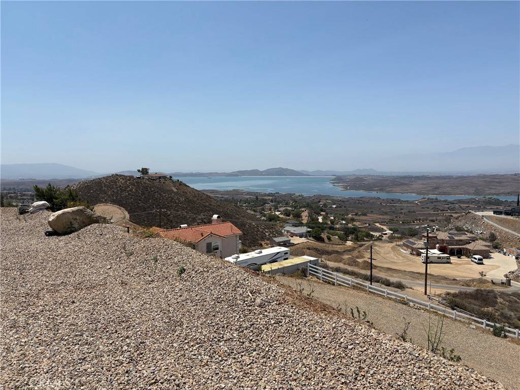 Perris, CA 92570,20825 Lakemount CT