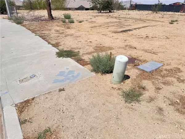 Victorville, CA 92395,16740 Pebble Beach DR