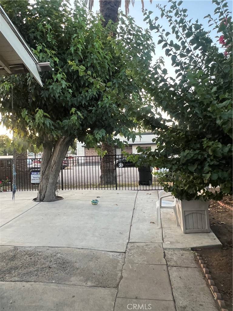 Pomona, CA 91768,586 W Center ST