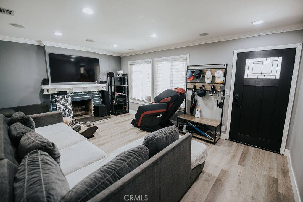 Corona, CA 92882,2438 Emerson CIR