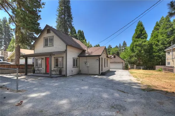 22989 Pine LN, Crestline, CA 92325