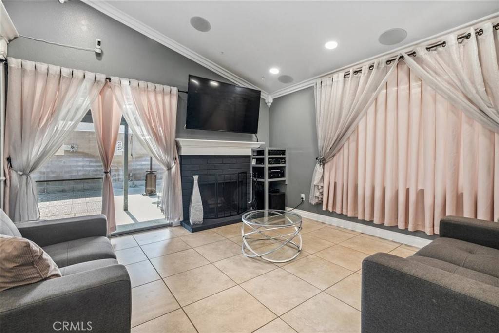 Colton, CA 92324,1352 Whiteoak RD