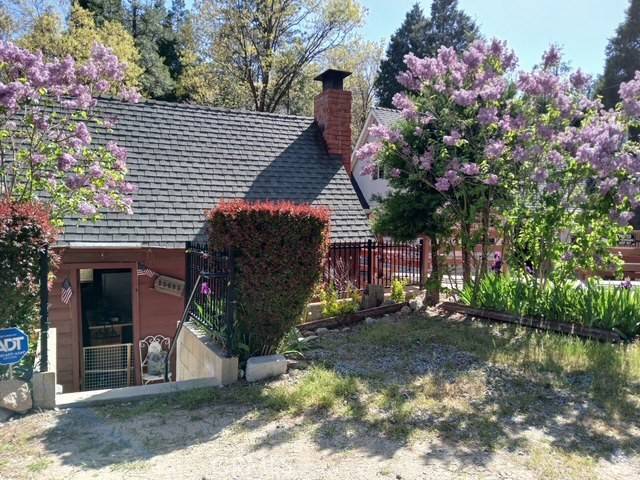 23683 Manzanita DR, Crestline, CA 92325