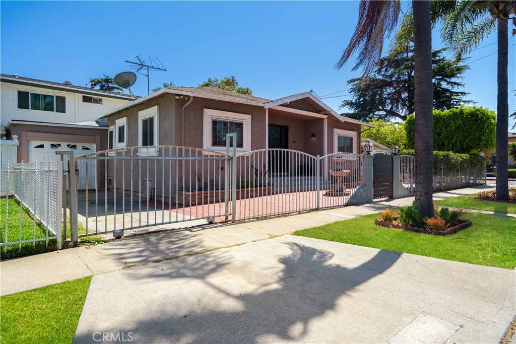 400 E Buckthorn ST, Inglewood, CA 90301