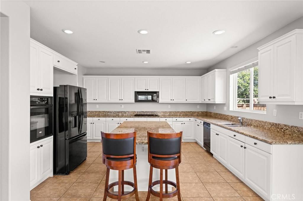 Riverside, CA 92503,16219 Skyridge DR