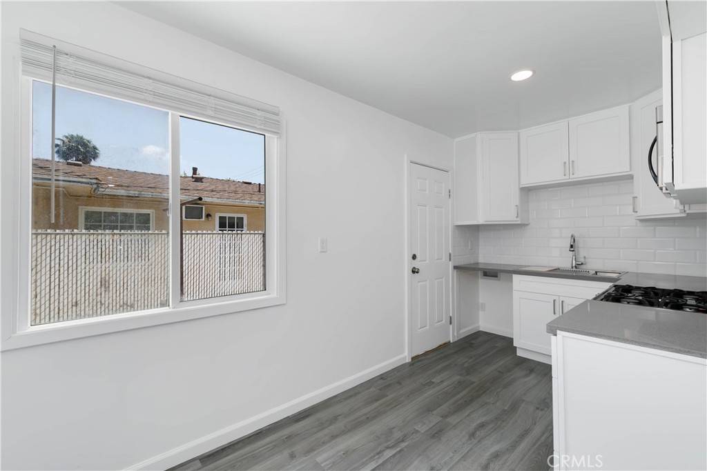 Burbank, CA 91505,1669 N Hollywood WAY