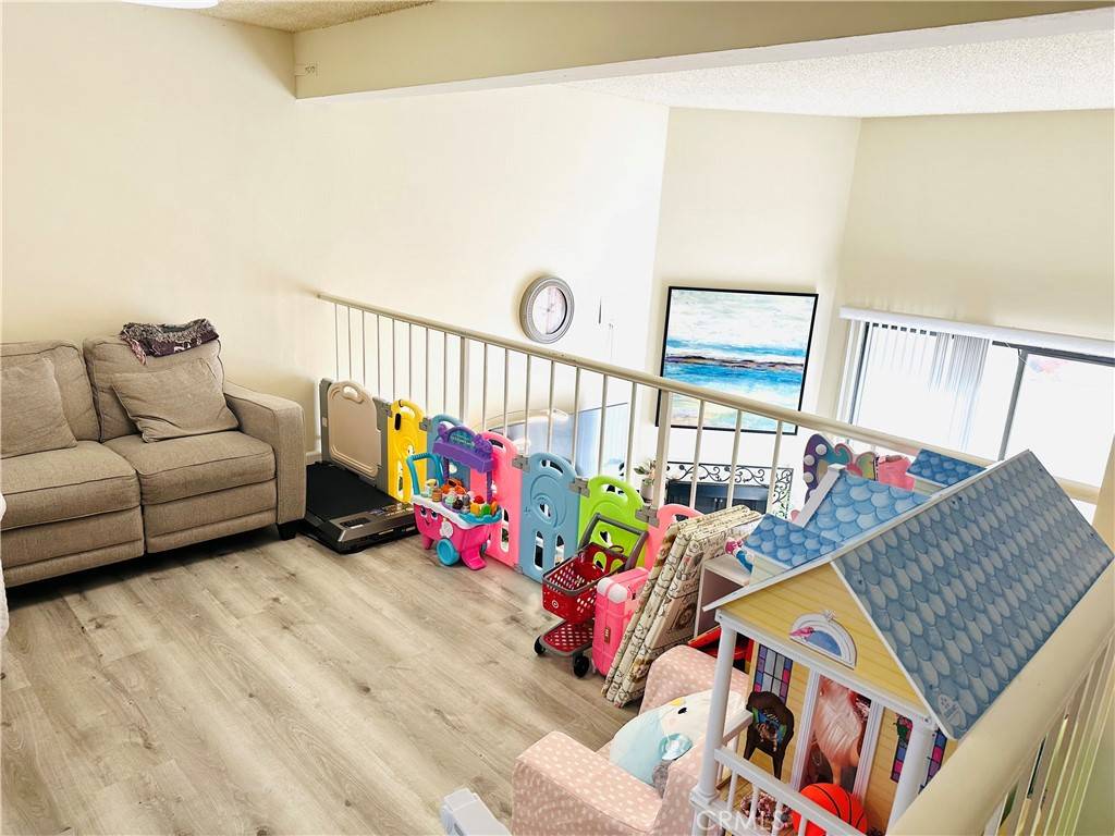 Glendale, CA 91206,300 N Isabel ST #21