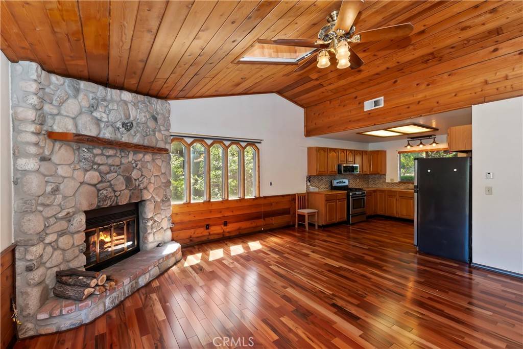 Crestline, CA 92325,489 Dorn DR