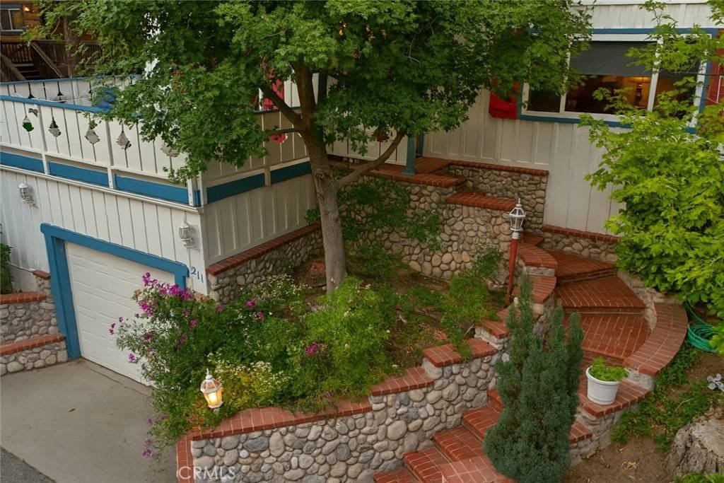 Lake Arrowhead, CA 92352,211 Heliotrope DR