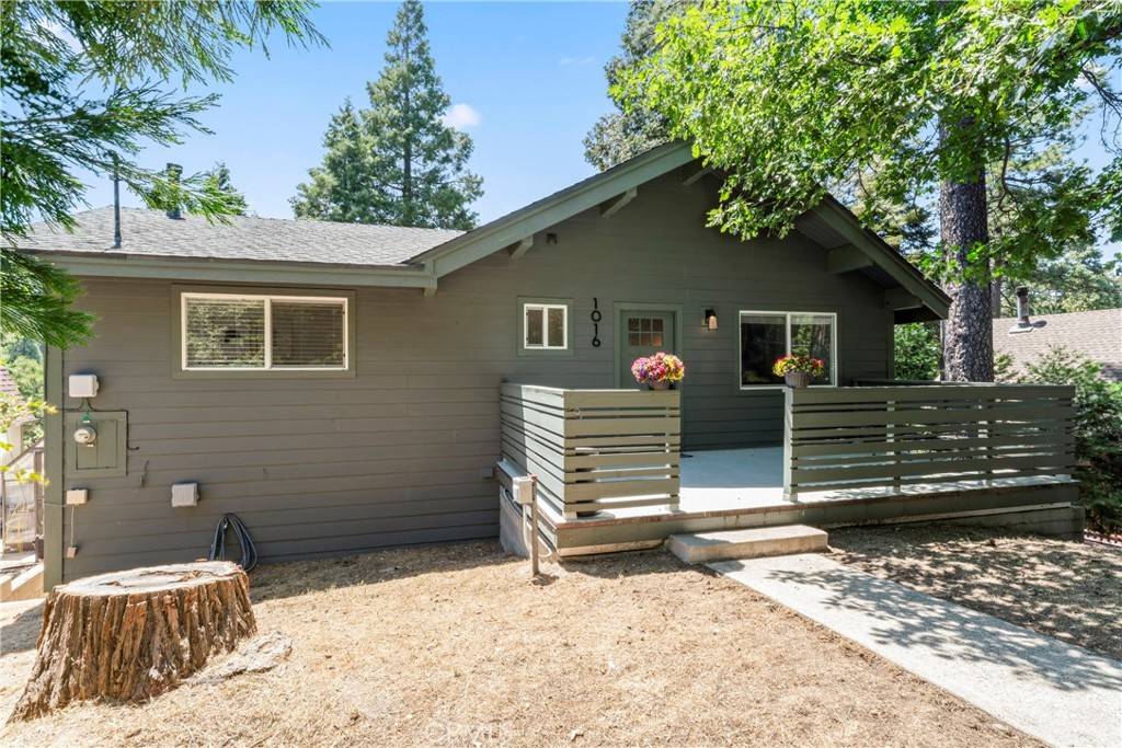 1016 Berne DR, Crestline, CA 92325