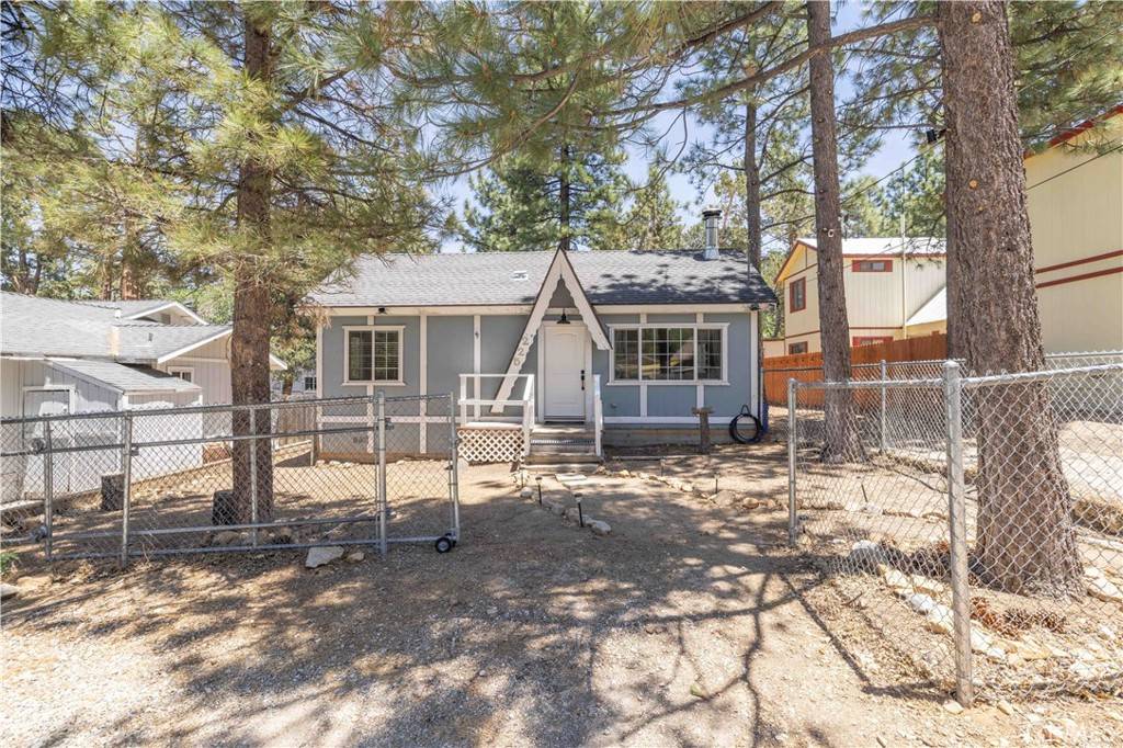 225 Sunset LN, Sugarloaf, CA 92386