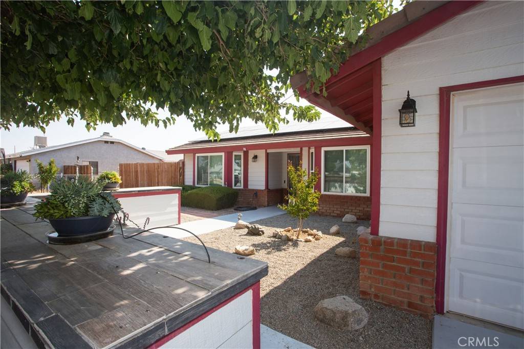 Apple Valley, CA 92308,11957 Wapato RD