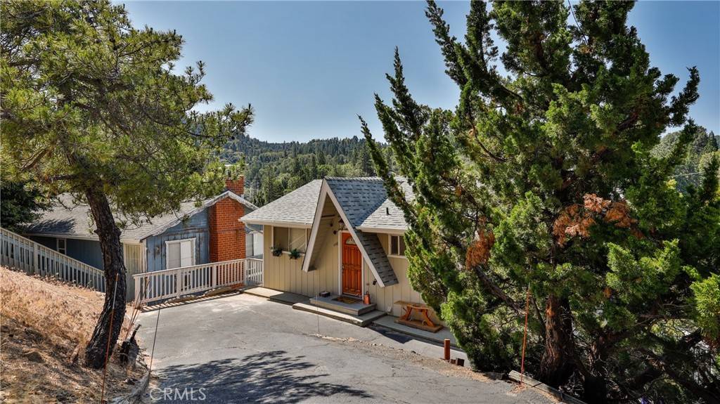 448 Delle DR, Crestline, CA 92325