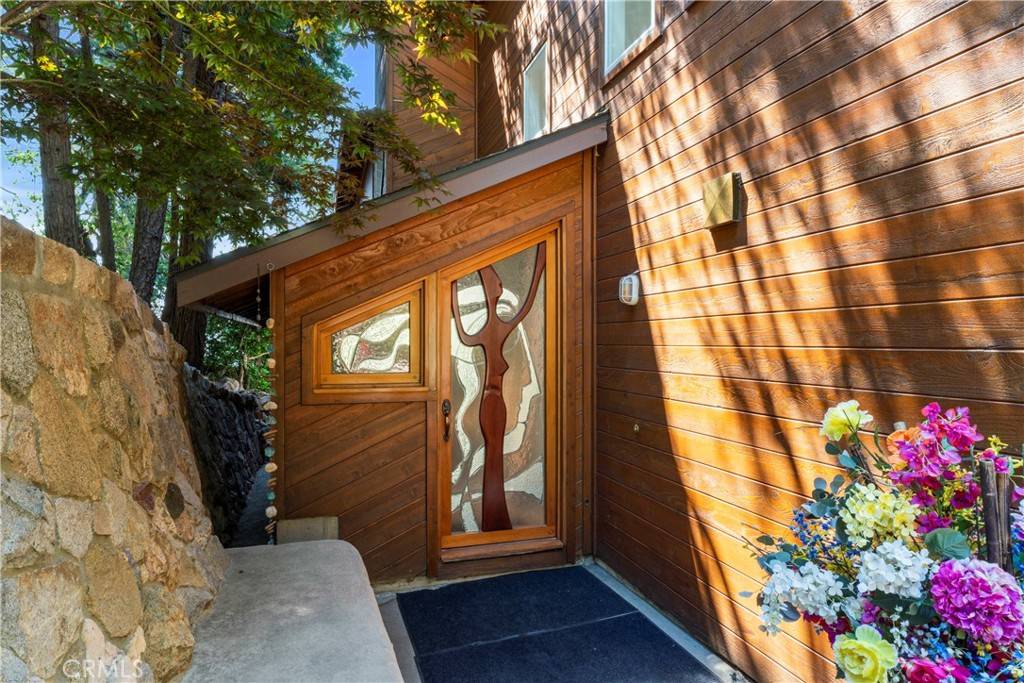 Lake Arrowhead, CA 92385,28527 Willow RD