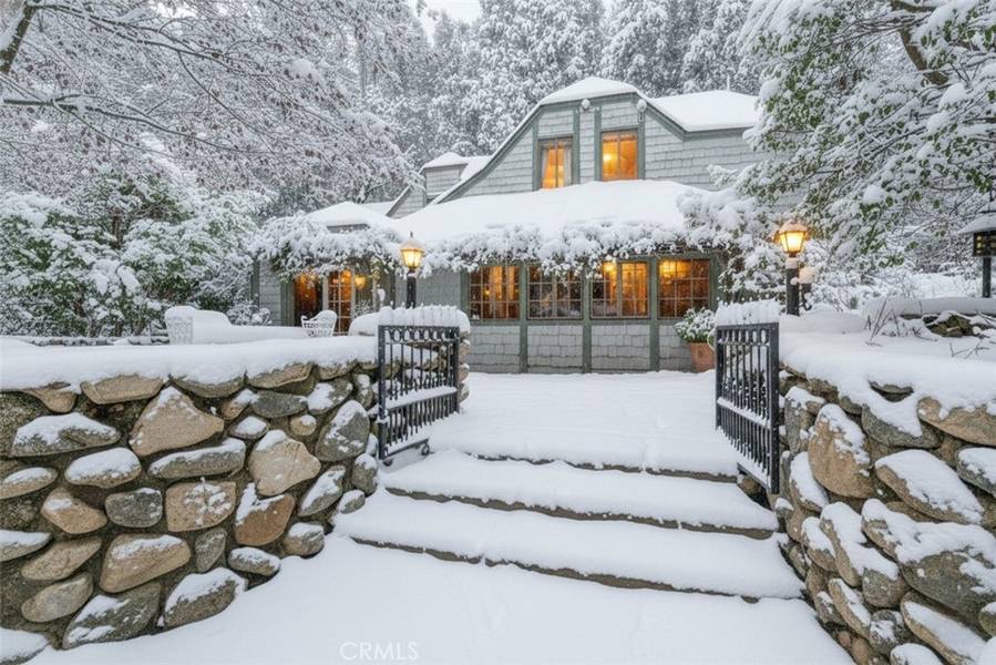 969 Oak DR, Crestline, CA 92325