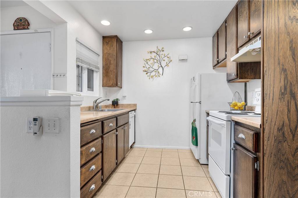 Ontario, CA 91761,3639 Country Oaks Loop #E