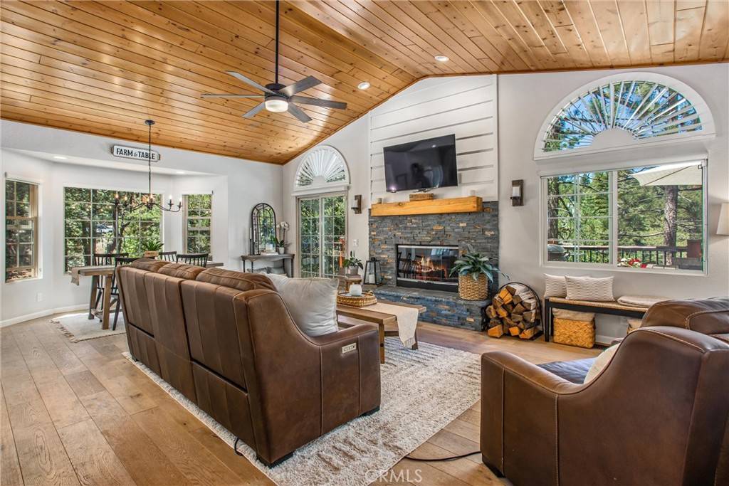 Running Springs, CA 92382,32425 Snowshoe LN