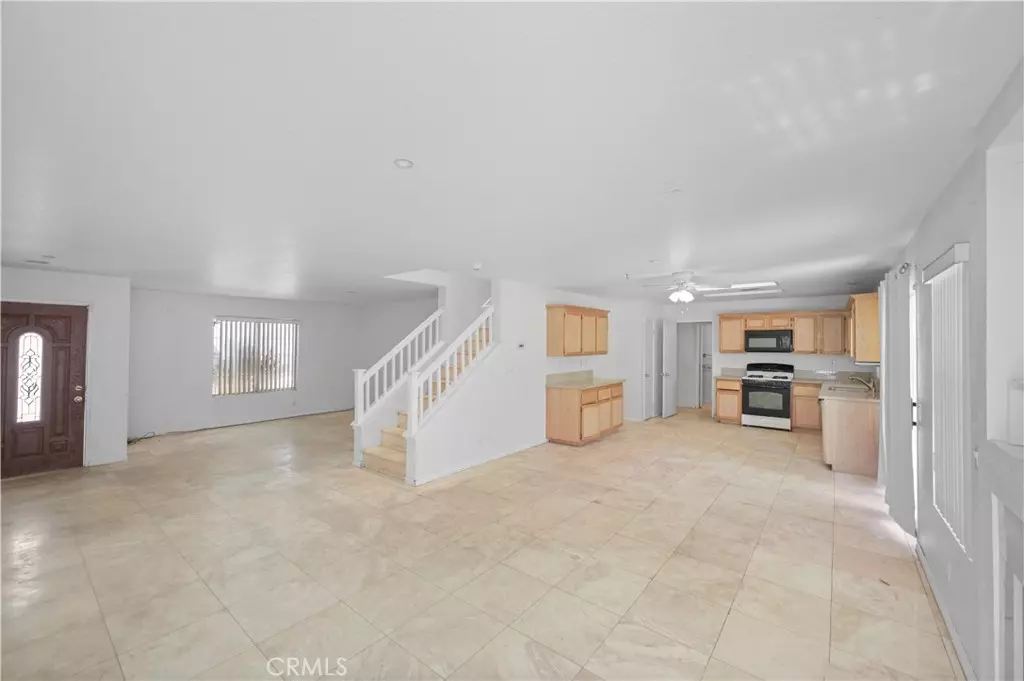 Fontana, CA 92337,15372 Brandon LN