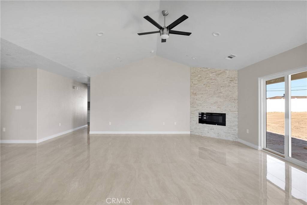 Victorville, CA 92395,15353 Tokay Street