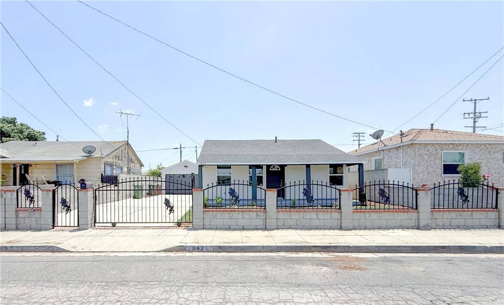 Compton, CA 90220,842 W Palmer ST