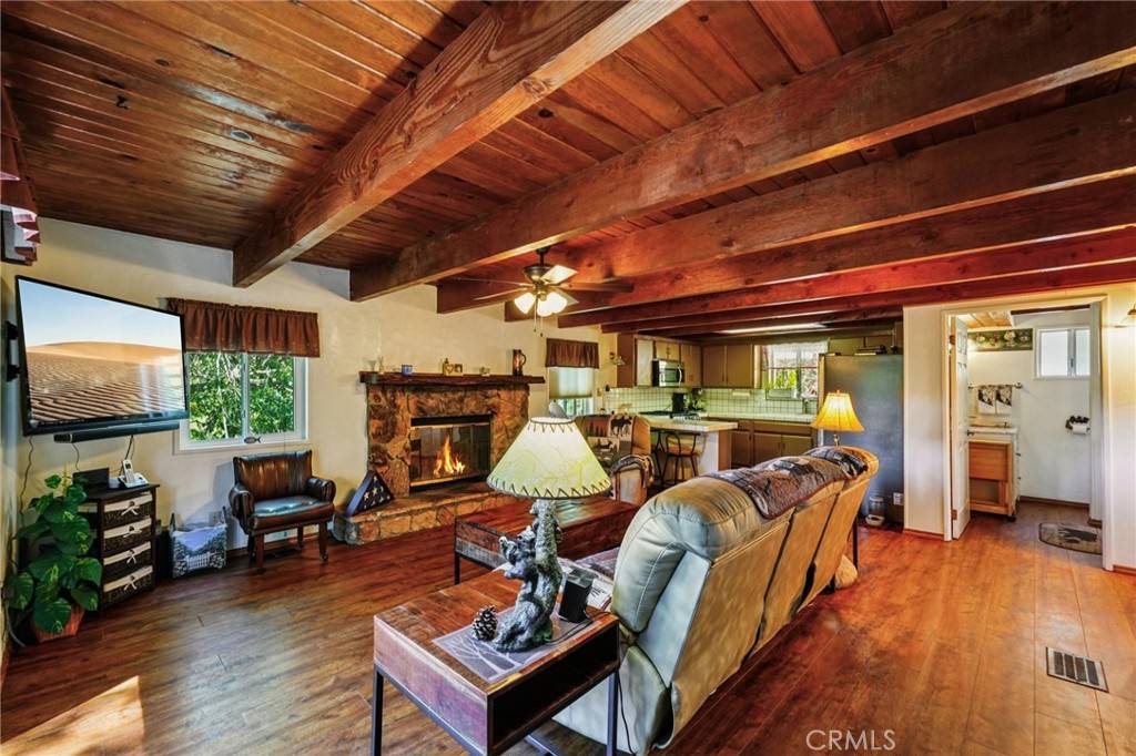 Crestline, CA 92325,463 Delle DR