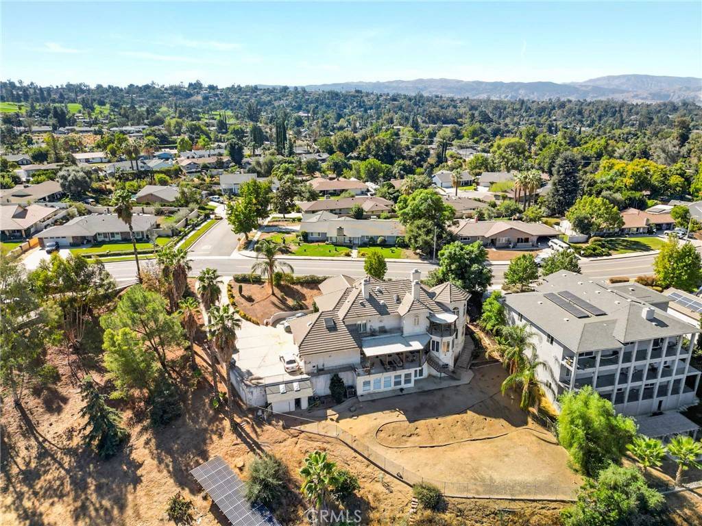 613 E Sunset DR N, Redlands, CA 92373
