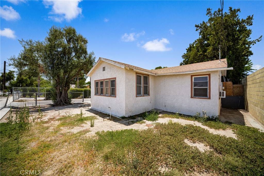 Fontana, CA 92335,9804 Palmetto AVE