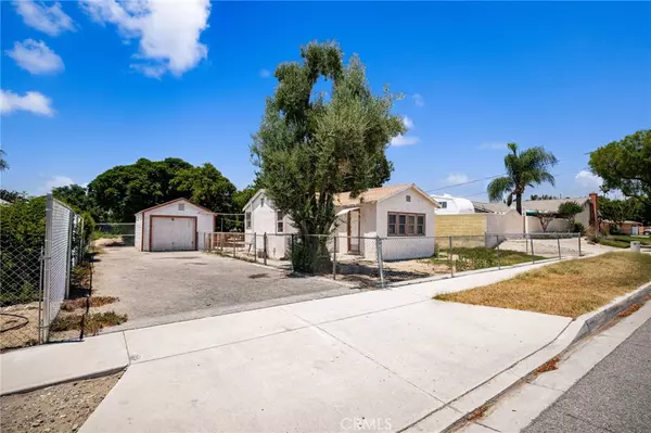 Fontana, CA 92335,9804 Palmetto AVE