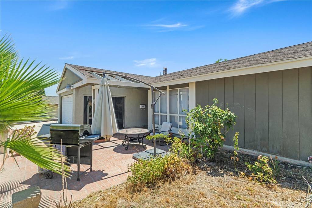 Corona, CA 92879,932 Redwood CT