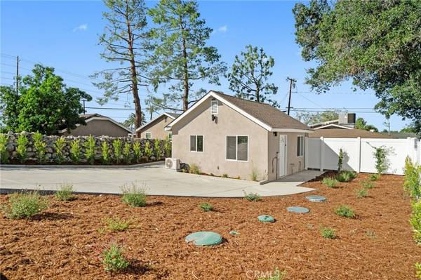 1318 Malachite, Mentone, CA 92359