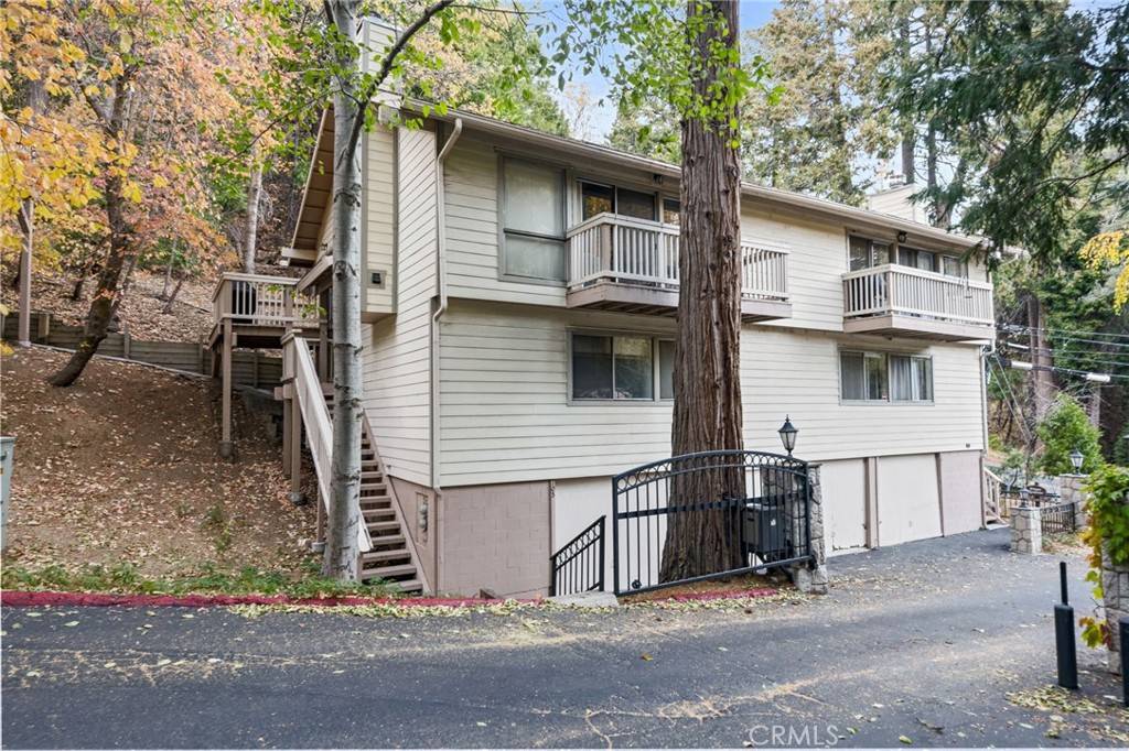 103 Rockledge LN, Lake Arrowhead, CA 92352